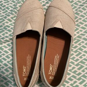 TOMS Women's Cream Slip-On Shoes